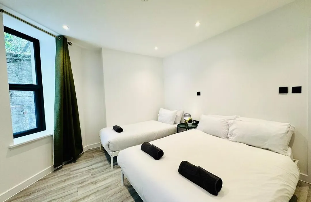 Big Bournemouth 4-Bedroom - 2-Bathroom - Sleeps 10-1
