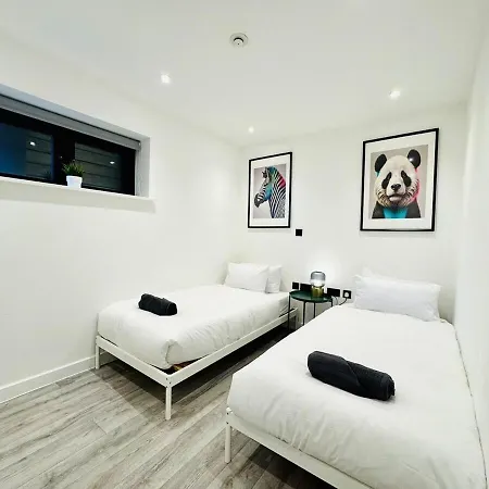 Big Bournemouth 4-Bedroom - 2-Bathroom - Sleeps 10-3