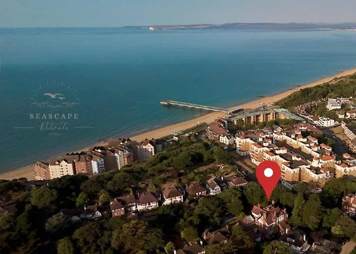 The Retreat - Large Luxury Apartment, Two Mins From Beach